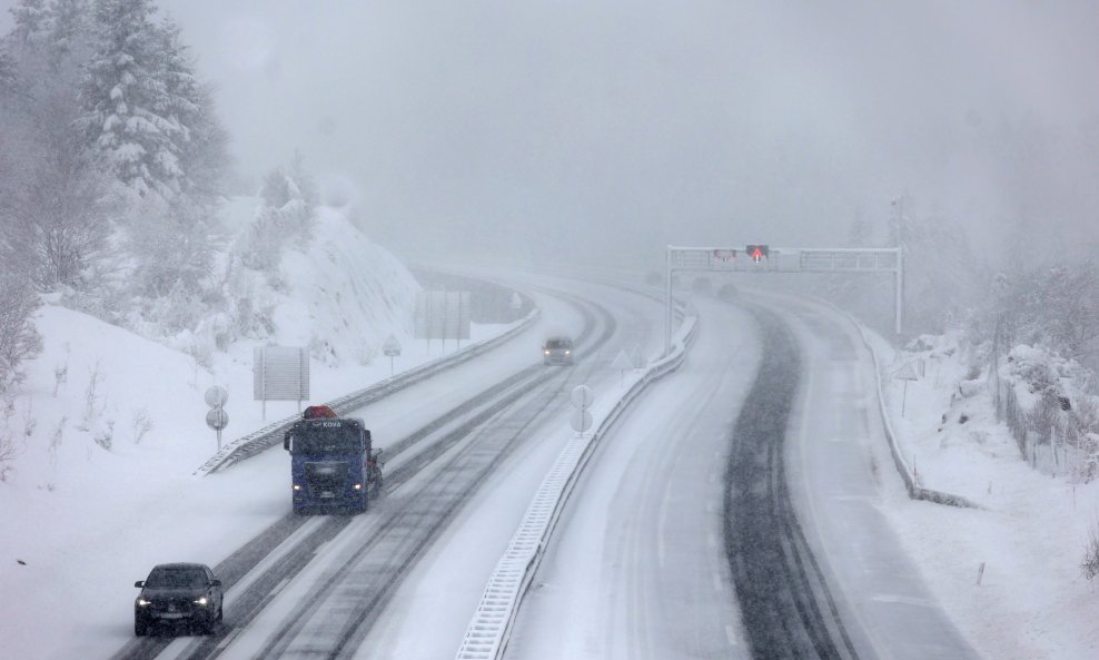 Snijeg na autocestama