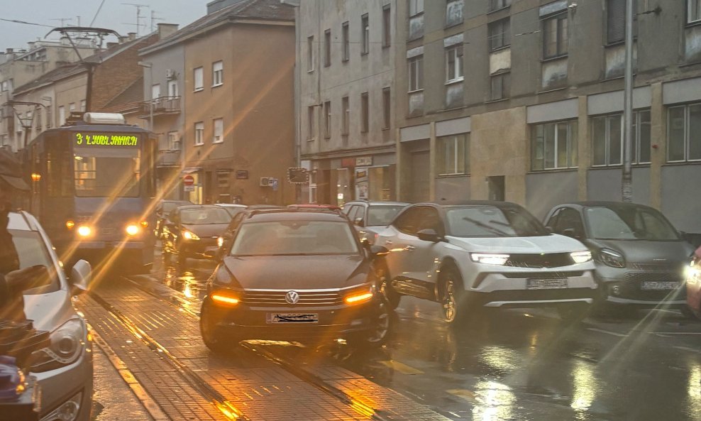 Prometna nesreća na Trešnjevki