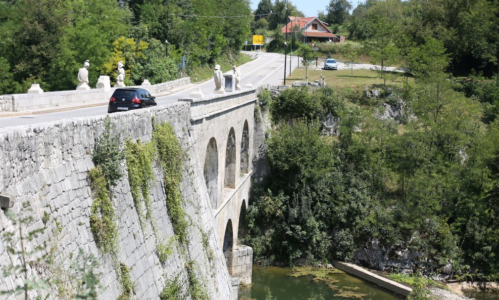 Tounj: Jedini dvokatni most u Hrvatskoj