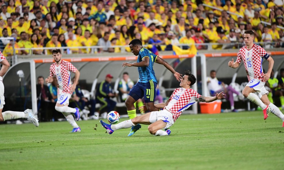 Petar Musa (uklizao ispred Ariasa)