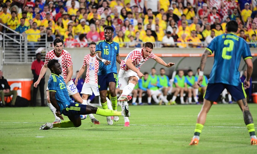 Igor Matanović (u dresu s brojem 20)