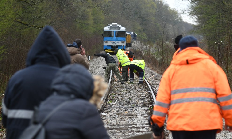 Vlak iskočio iz tračnica