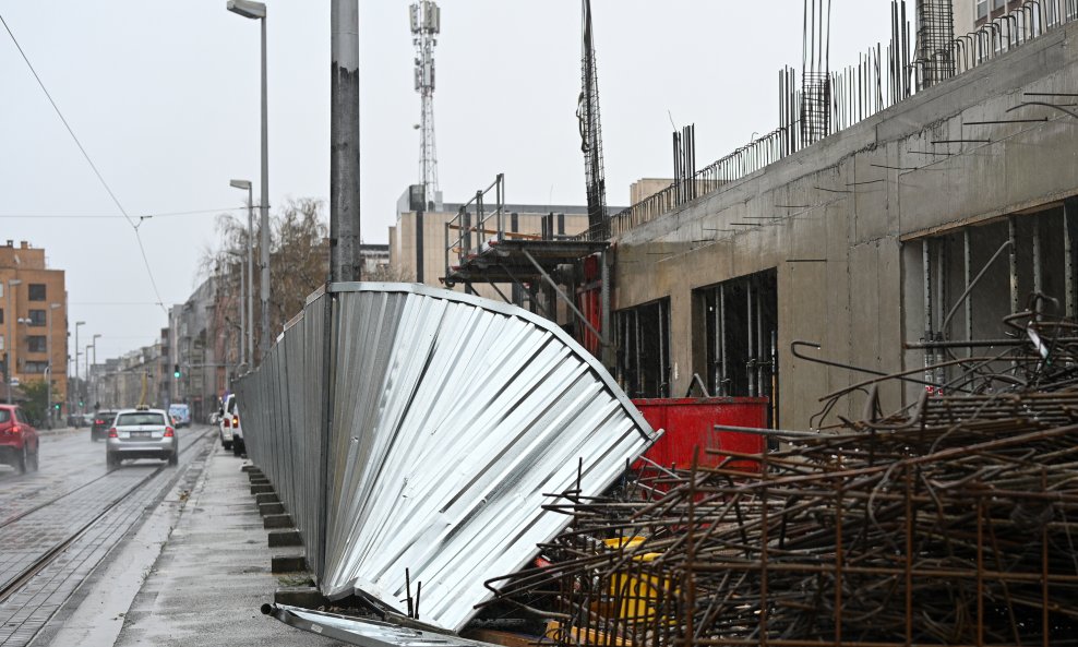 Komadi lima letjeli su na više lokacija u Zagrebu