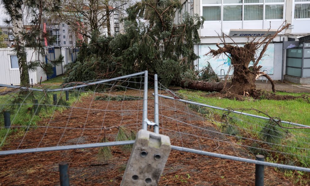Nevrijeme oštetilo Dom sportova