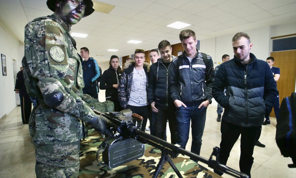 Vojni studij - ilustracija