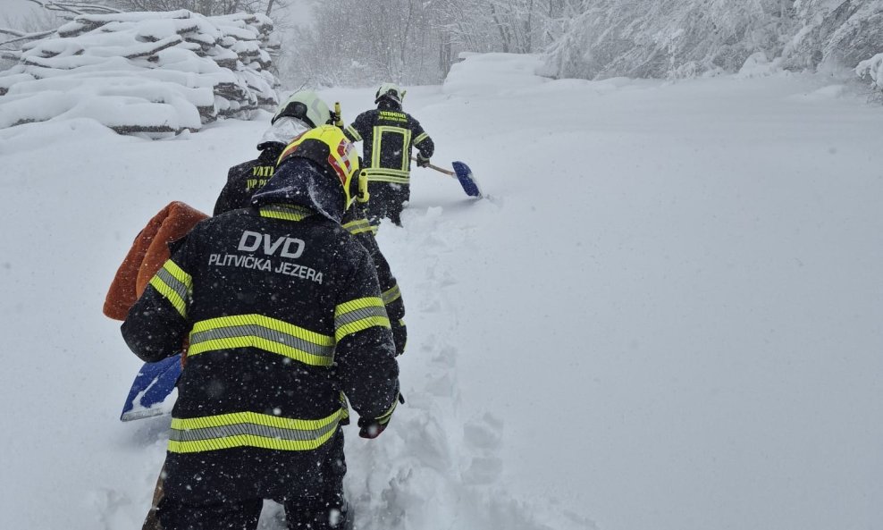 Vatrogasci s Plitvica u akciji spašavanja
