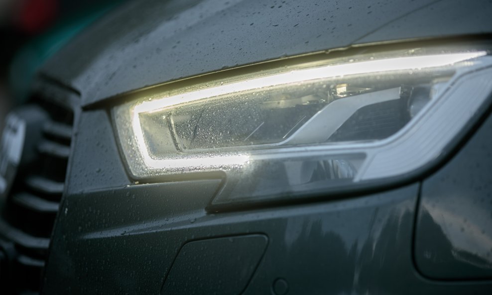 Svjetla na automobilu