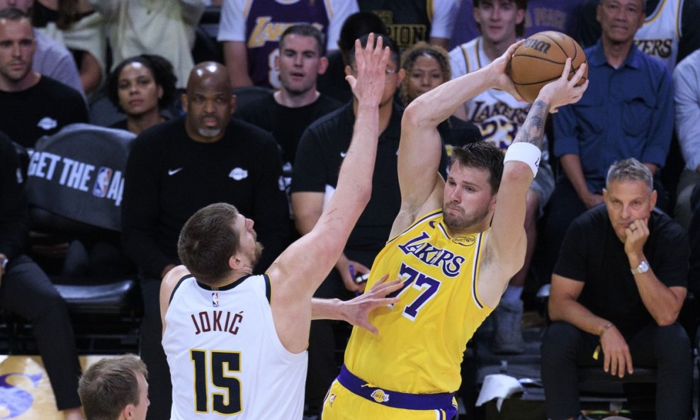 Nikola Jokić Denver Nuggets i Luka Dončić LA Lakers