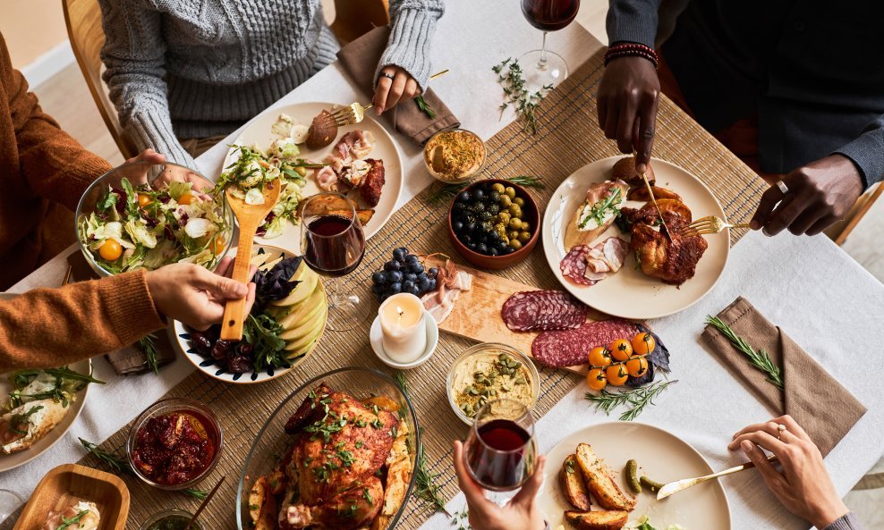 Jedenje kasno navečer može imati neželjene i potencijalno štetne posljedice