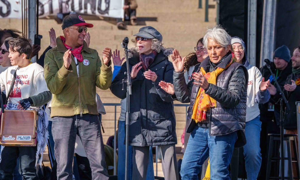 JOAN BAEZ, TOM MORELLO i JANE FONDA