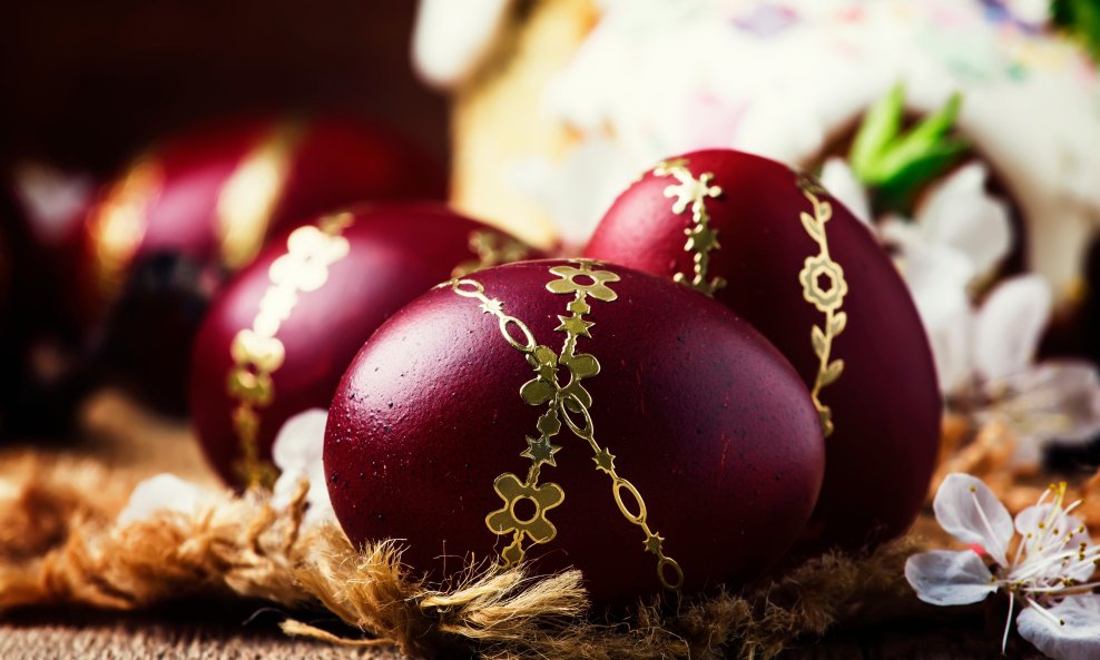 Ove godine hit su uskrsna jaja obojena u crnom vinu