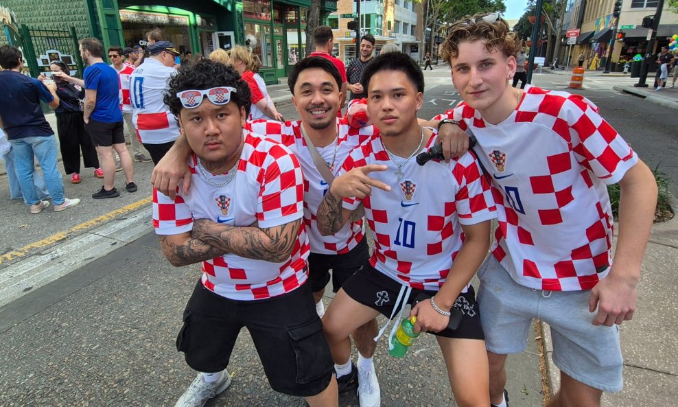 Milan Šošić s prijateljima