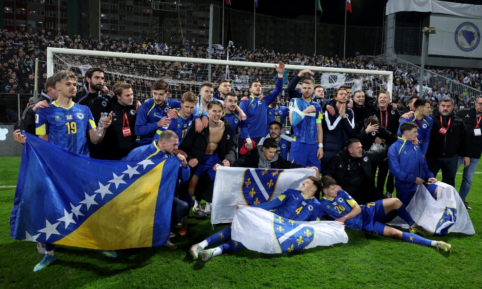 Alajbegović s brojem 19