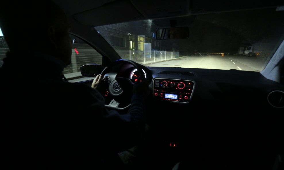 Vožnja noću (ilustracija)