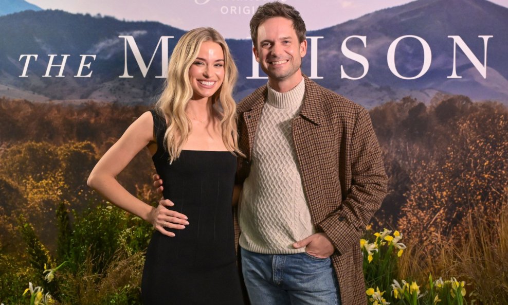 Elle Chapman i Patrick J. Adams