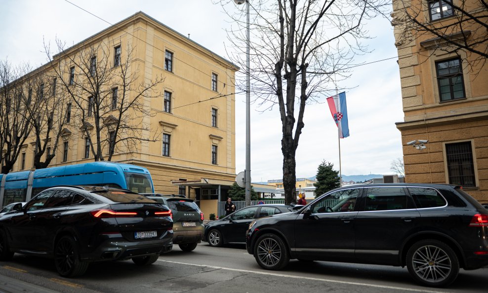 Gužva u prometu (ilustracija)