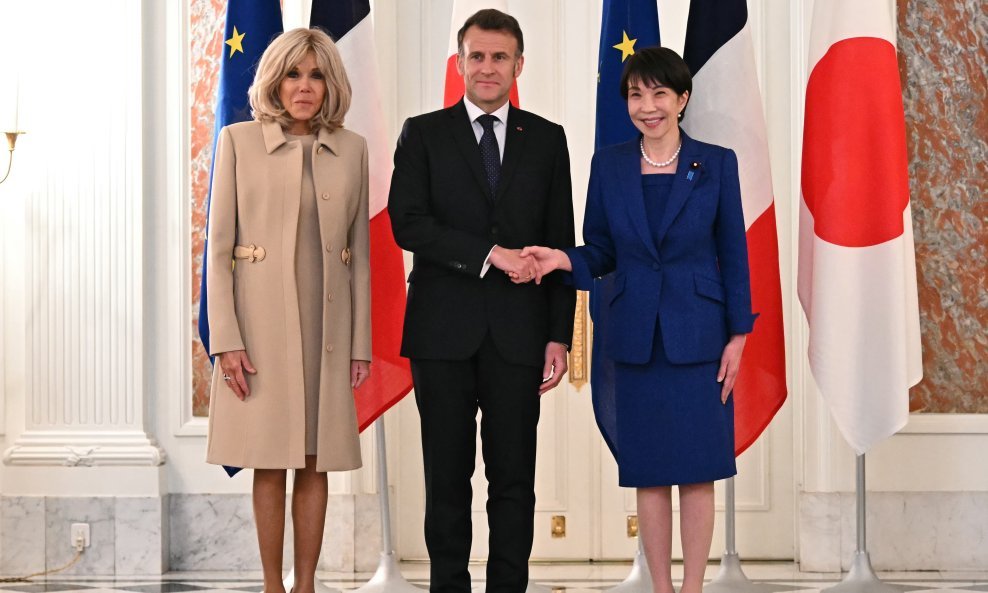 Emmanuel i Brigitte Macron u Tokiju