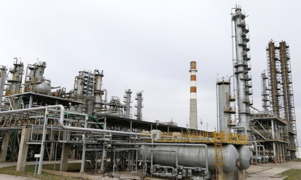 Rafinerija Junda u Kirgistanu - Ilustracija