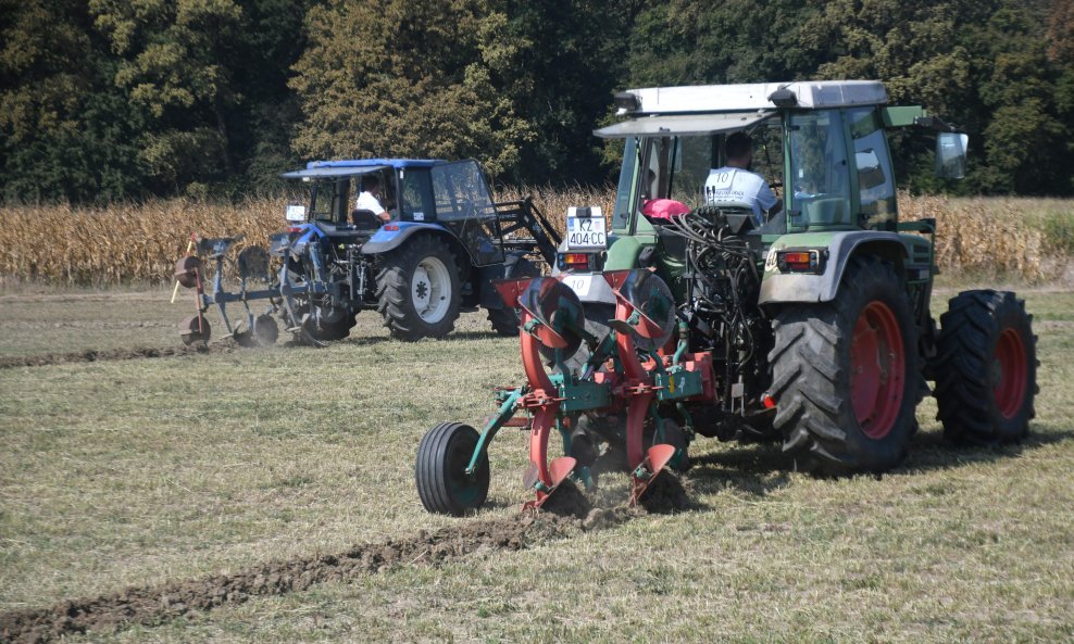 Traktori (ilustracija)