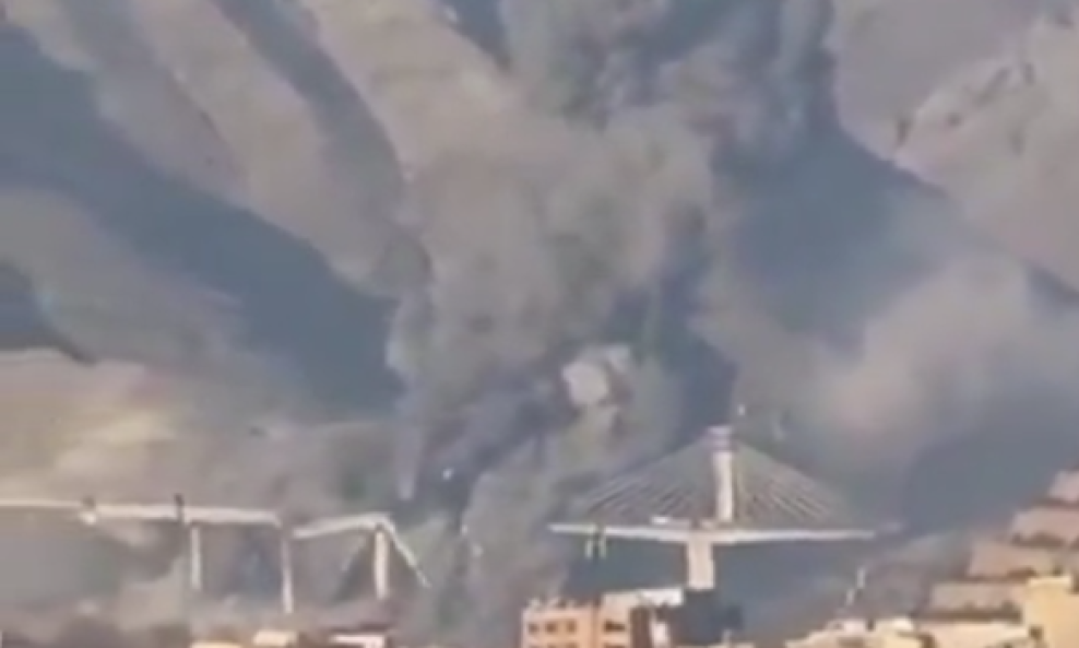 U napadu pogođen najviši most u Iranu