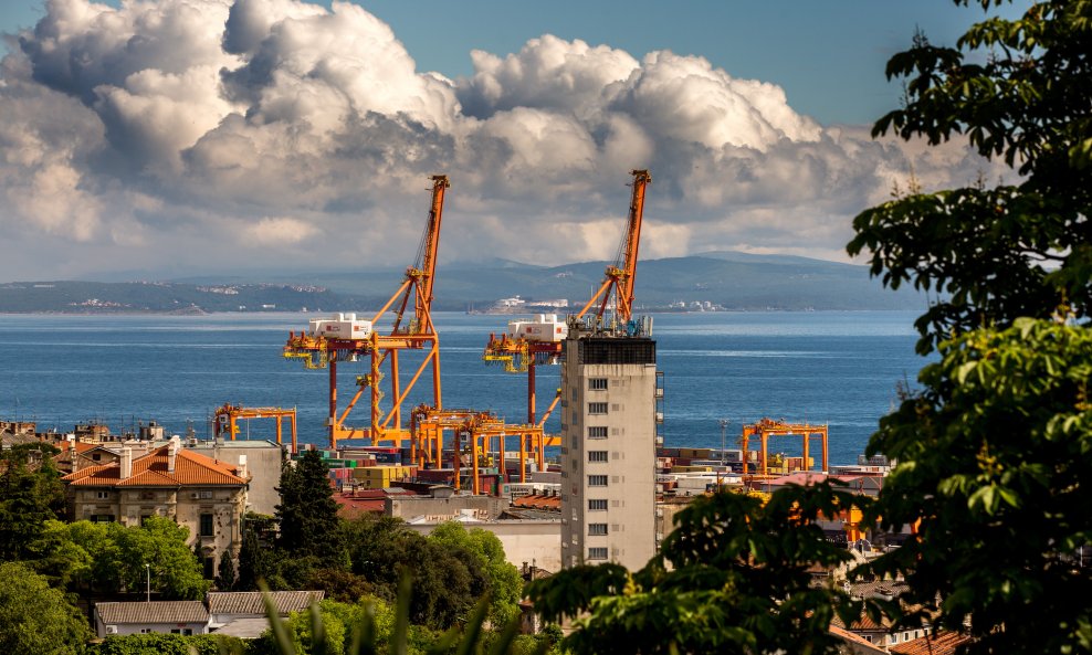 Vedro jutro nad Rijekom