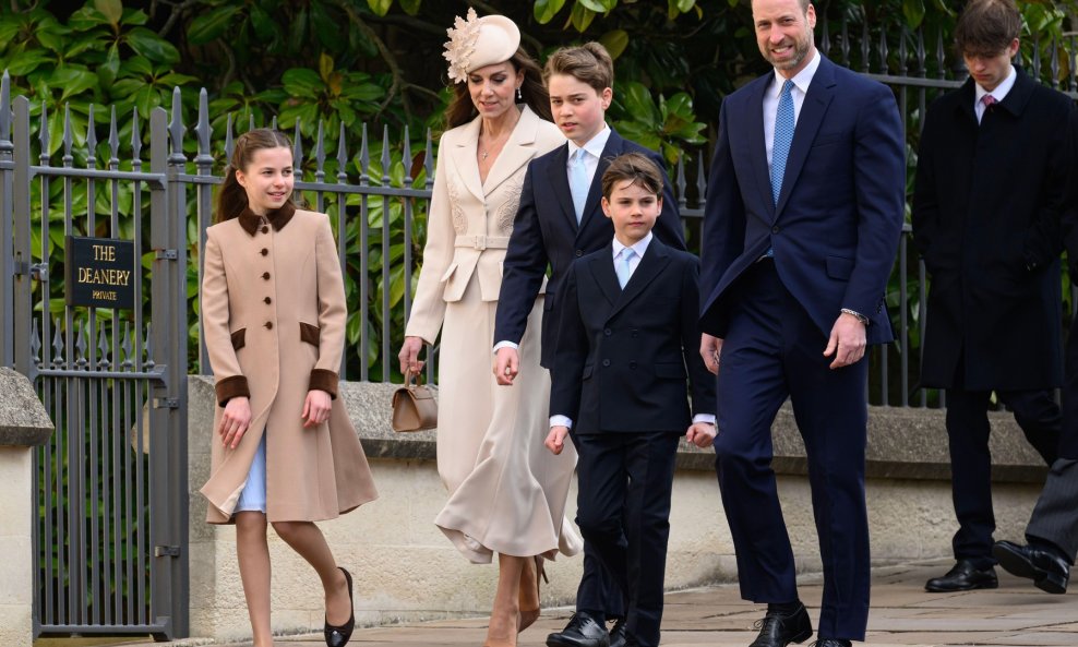 Kate Middleton, prinčevi William, George i Louis, princeza Charlotte (1)