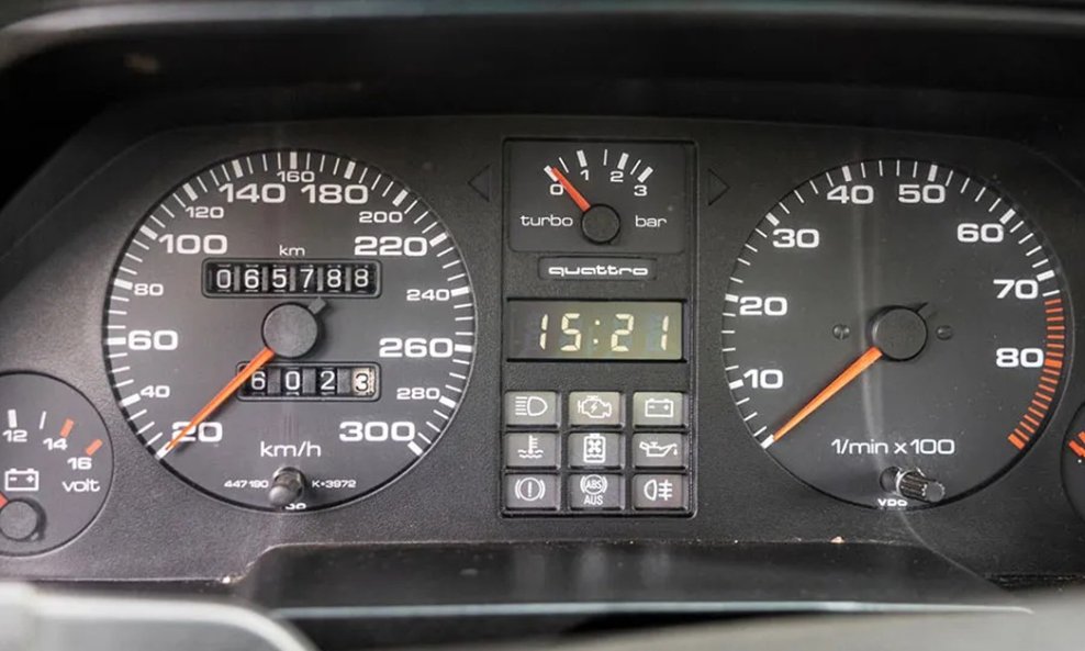 Brzinomjer u automobilu