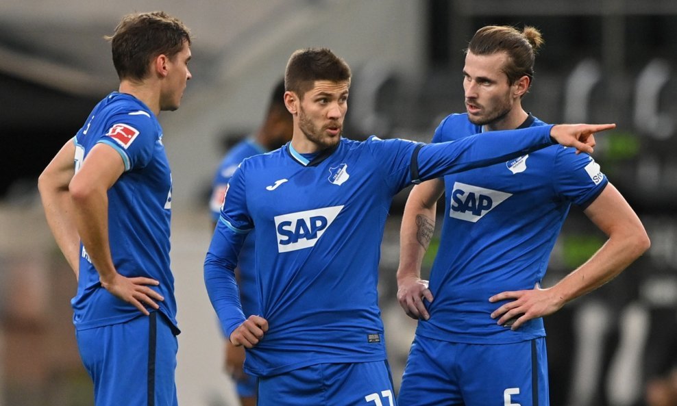 Andrej Kramarić (u sredini)