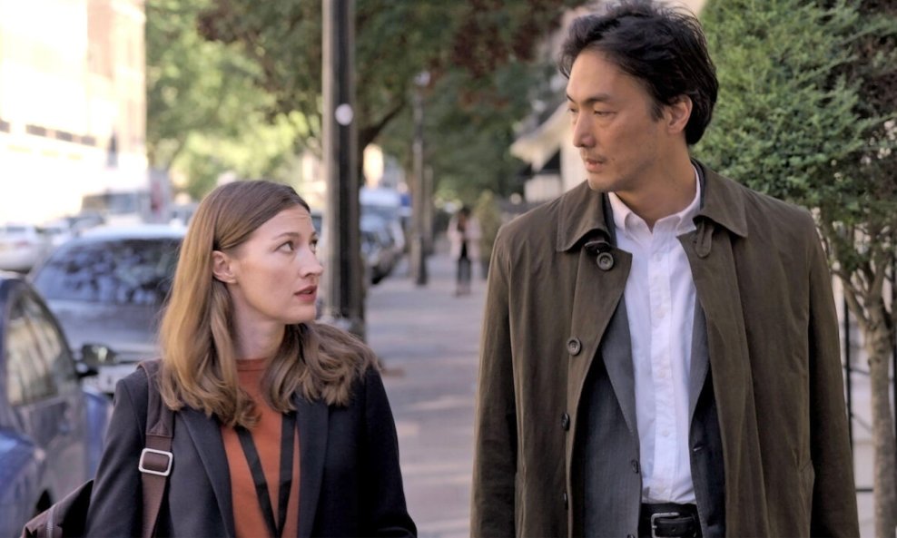 Kelly Macdonald i Takehiro Hira u sceni serije