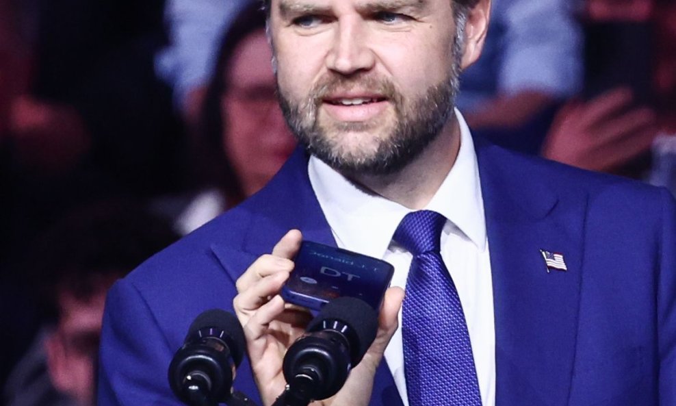 JD Vance nazvao je Trumpa uživo na skupu