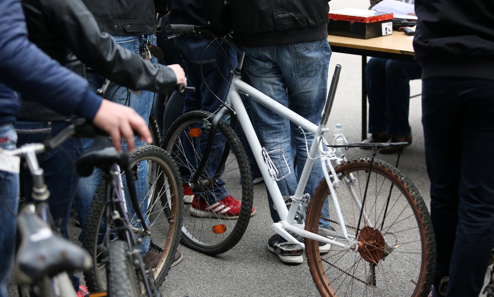 Policija prodaje pronađene stvari kojima je istekao jednogodišnji rok čuvanja