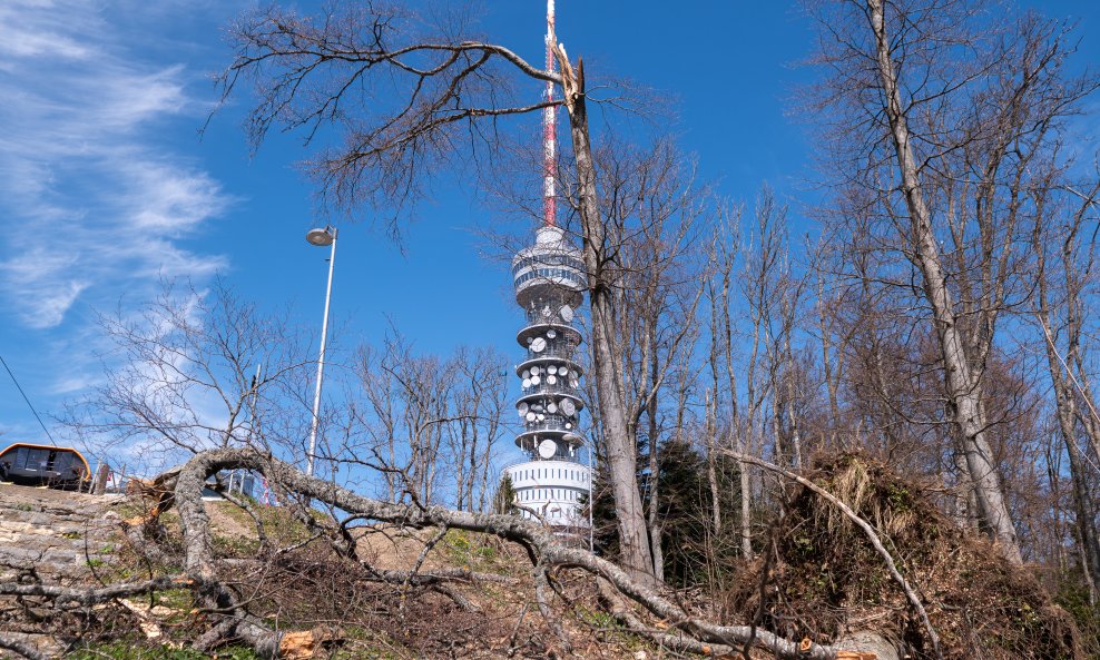 Pogled na Medvednicu iz žičare nakon oluje koja je uništila dio šume
