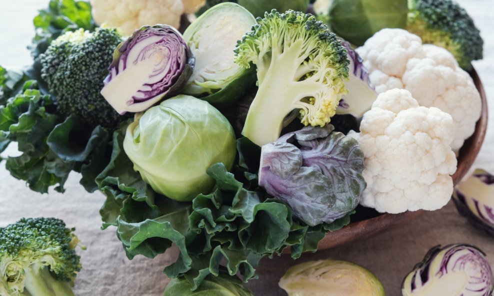 Kupusnjače, gorko lisnato povrće, luk, maslinovo ulje i zeleni čaj mogu pomoći očuvanju zdravlja jetre