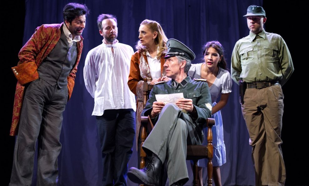 Simovićeva sugestivna družina putujućih umjetnika upravo je napokon po prvi put doputovala i na hrvatske kazališne daske