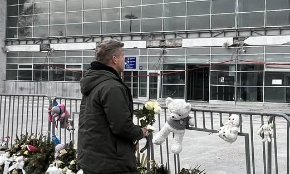 Peter Magyar prije godinu dana odao je počast žrtvama pada nadstrešnice u Novom Sadu