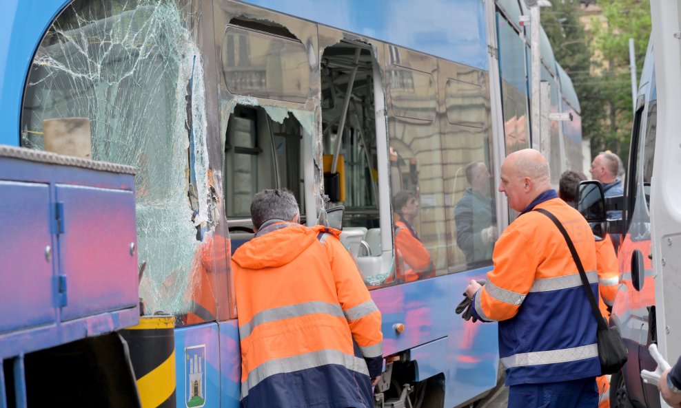 Sudar tramvaja i kamiona u Zagrebu