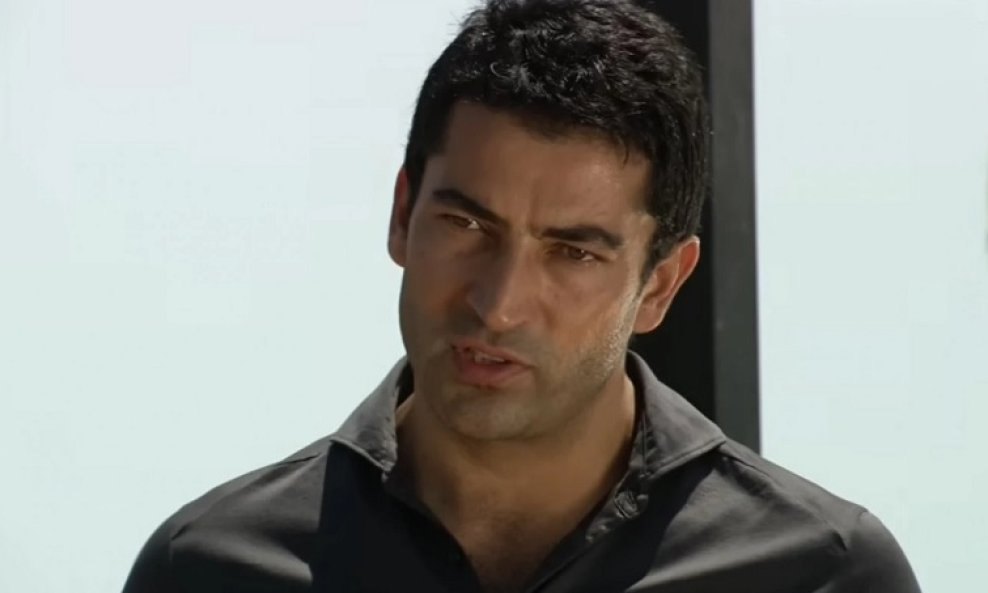 Kenan Imirzalioglu kao Ezel