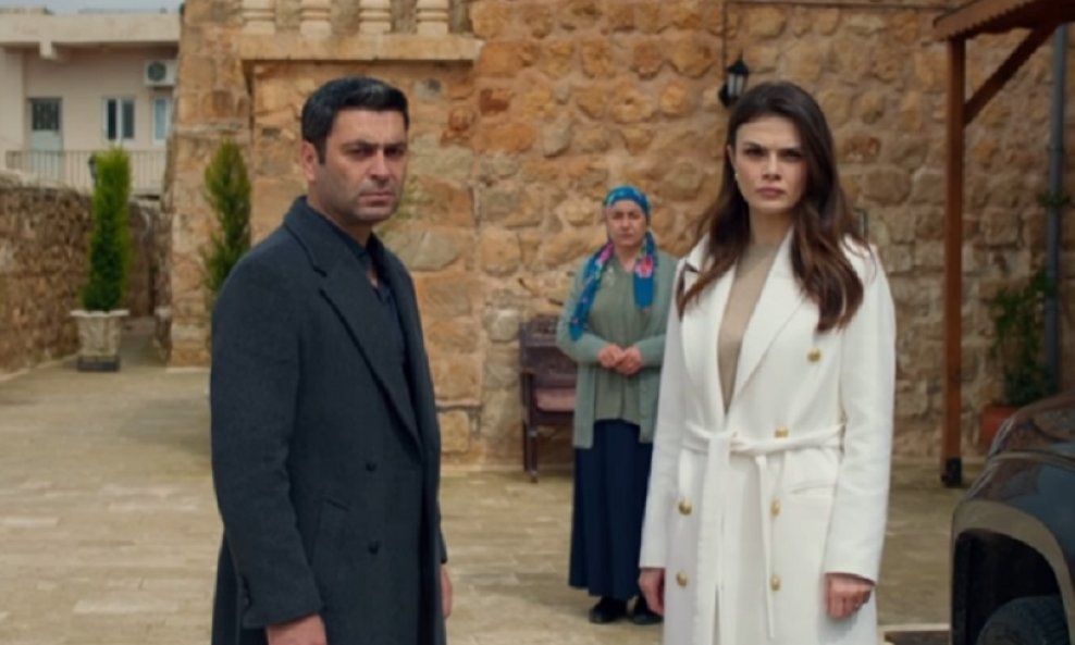 Džihan i Alja u konaku u seriji 'Daleki grad'