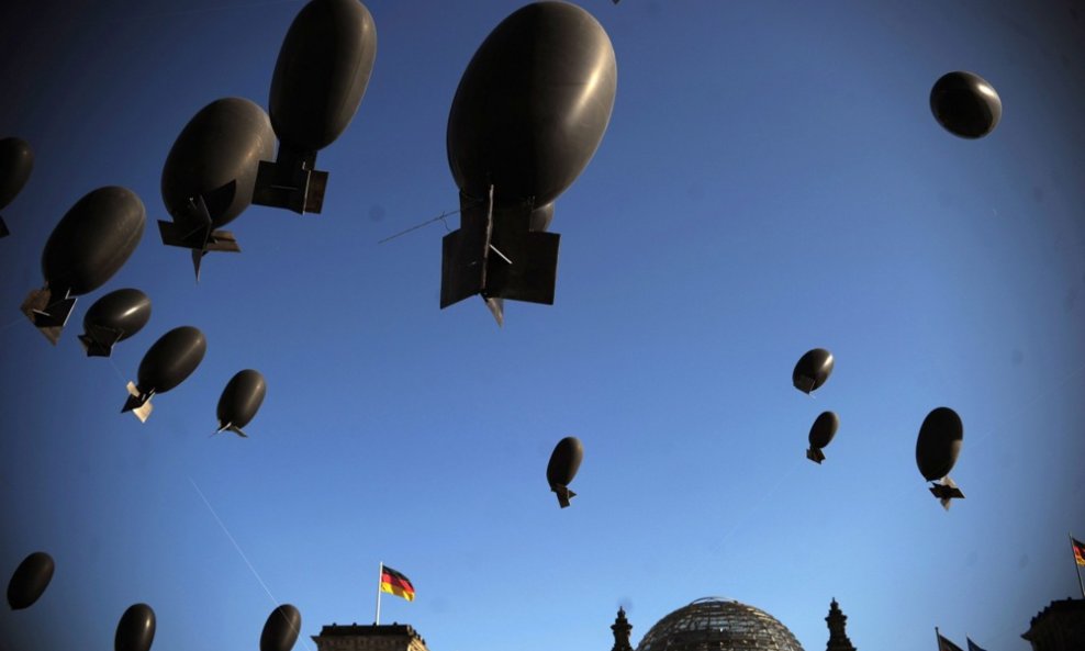 Baloni s helijem (ilustracija)