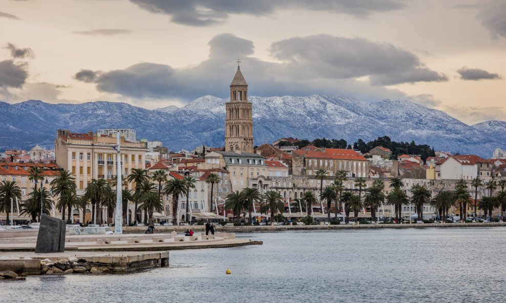 Split: Pogled na zvonik sv. Dujma