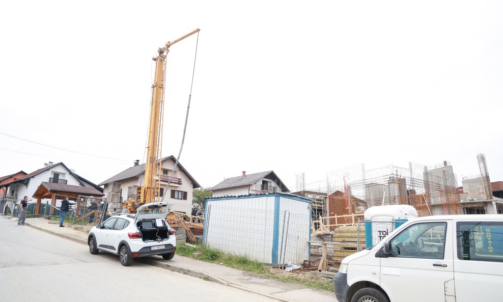 Pala dizalica na gradilištu u Samoboru