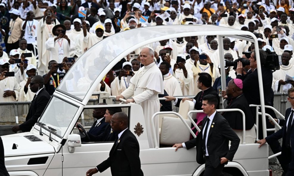 Papa Lav XIV. u Angoli