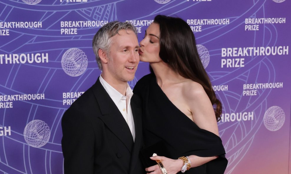 Anne Hathaway i Adam Shulman