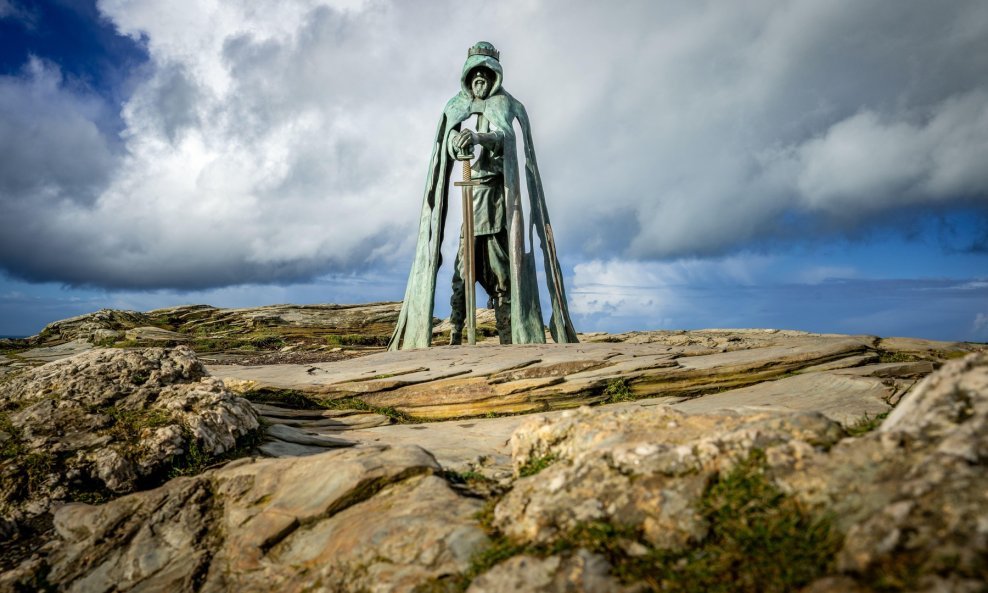 Kip kralja Arthura u Tintagelu u Engleskoj, mjestu koje se često povezuje s legendom o tom mitskom vladaru