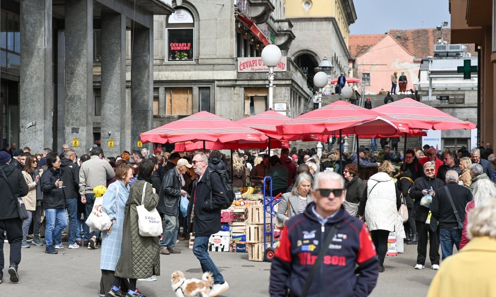 Građani ukupno duguju tri milijuna eura, a rekorder je umirovljenik