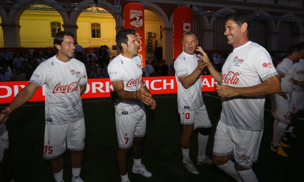 Luis Figo (u sredini, u dresu s br. 7)