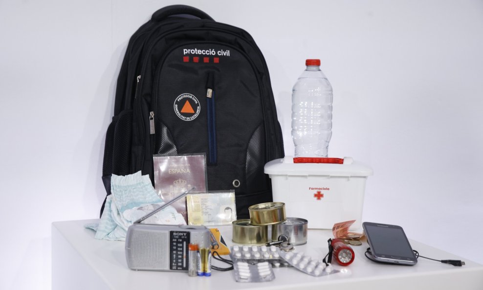 Potrepštine za hitne situacije - ilustracija