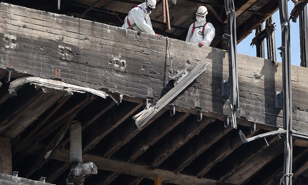 Nastavljaju se radovi na 16. katu Vjesnika, gdje je nakon požara pronađen azbest