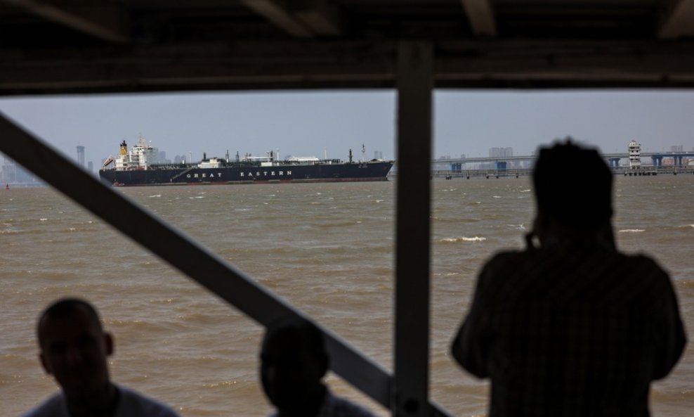 Naftni tanker (ilustracija)