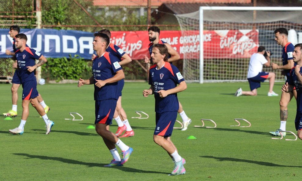 Luka Modrić i Nikola Moro (u sredini)